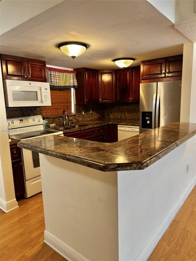 Building Photo - 9371 Fontainebleau Blvd Unit I229