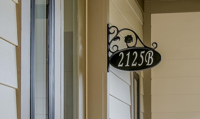 Photo - Beautifully appointed 3-bedroom furnished townhome in sought-after Hillsboro Village!