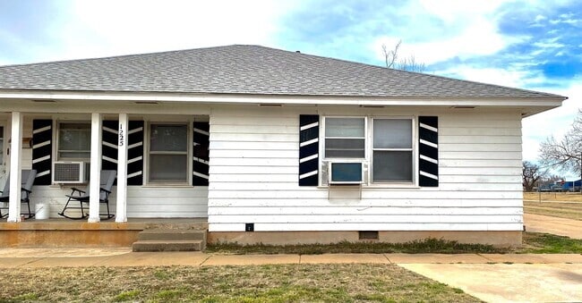 Building Photo - MOVE IN READY! Rental
