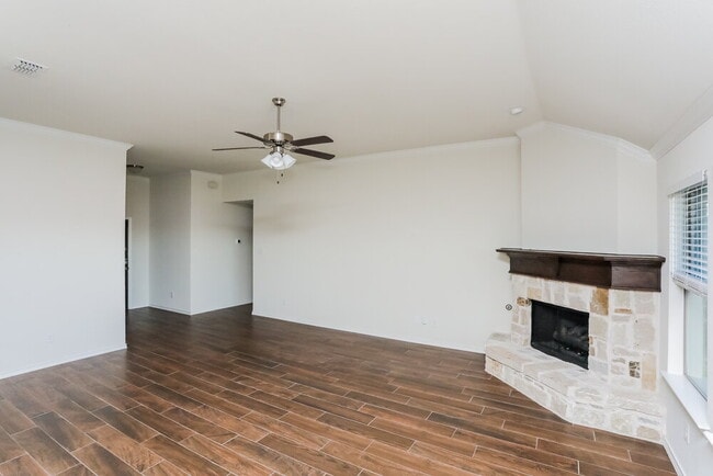 Photo - 605 Long Prairie Dr