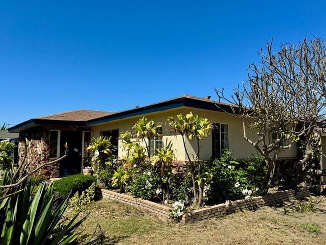 3bd 2ba + Office Space - 3bd 2ba + Office Space House