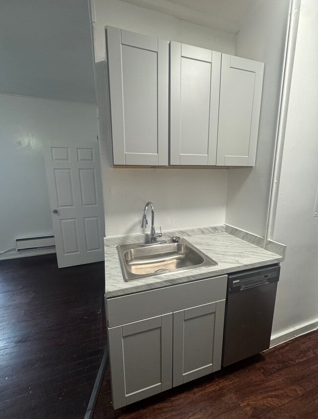 Photo - 800 Cathedral St