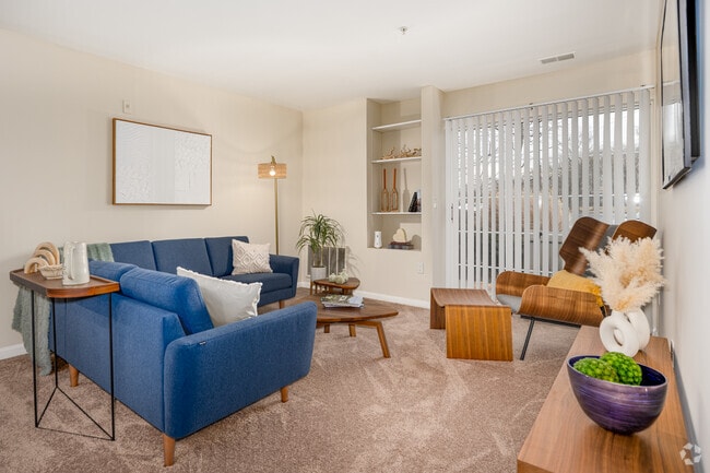 2BR, 2BA - 1,037SF - Living Room