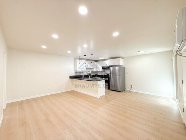 Photo - 5611 Fulcher Ave Unidad 3