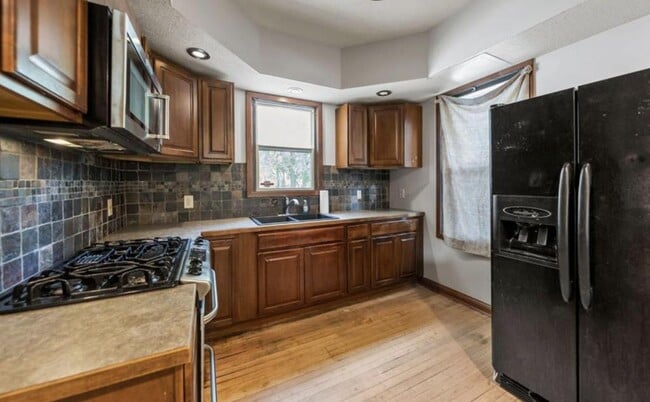 Photo - 311 E 31st St