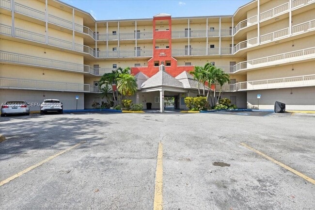 Building Photo - 8290 Lake Dr Unit 130