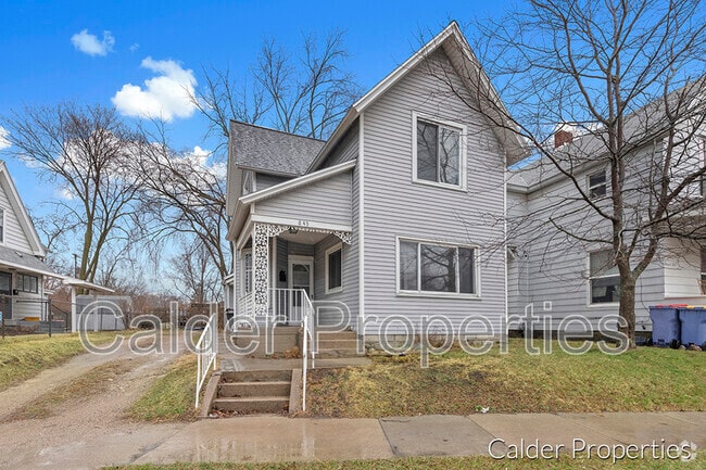 Building Photo - 843 Lake Dr SE Rental