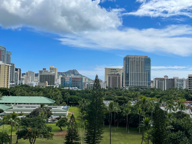 Diamond Head and Park view - 1910 Ala Moana Blvd Condo Unit 10B