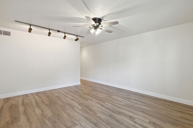 Photo - 3827 Gilbert Ave Unit 214B