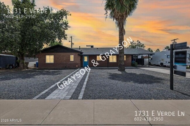 Building Photo - Beautiful Brick Home in Phoenix