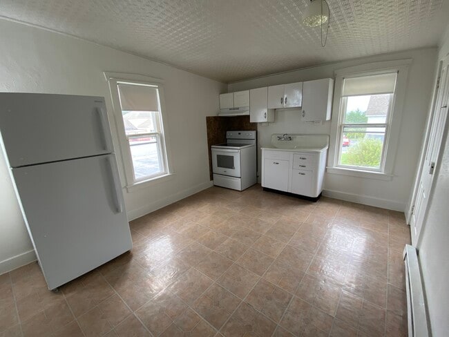 Photo - 637 Main St Unit Apt B