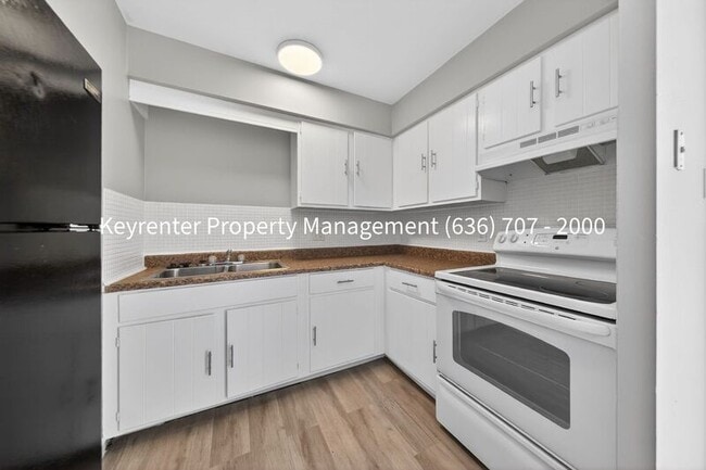 Photo - Parkcrest Dr - 924