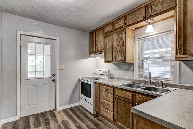 Photo - 616 Davis Ave