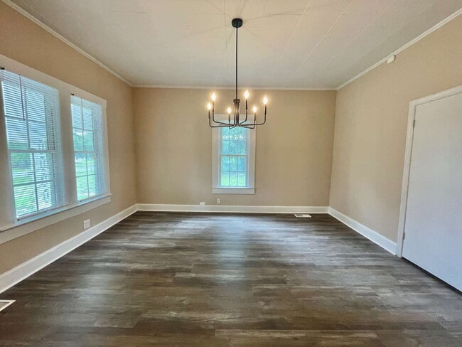 Photo - Spacious Newly Renovated 4-Bedroom Farmhou...
