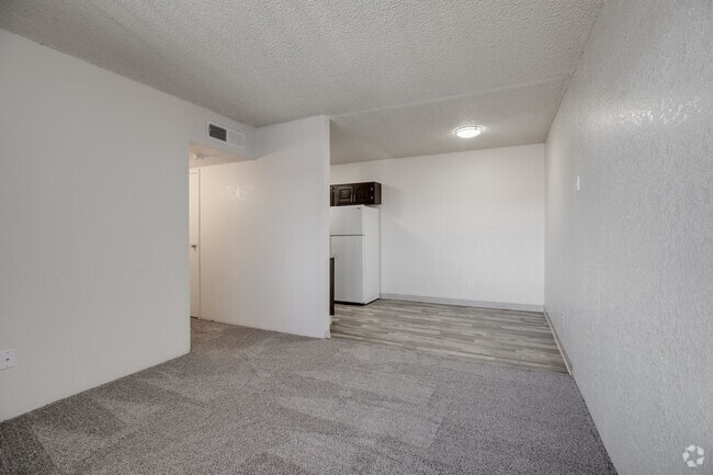 2BR, 2BA - 766SF