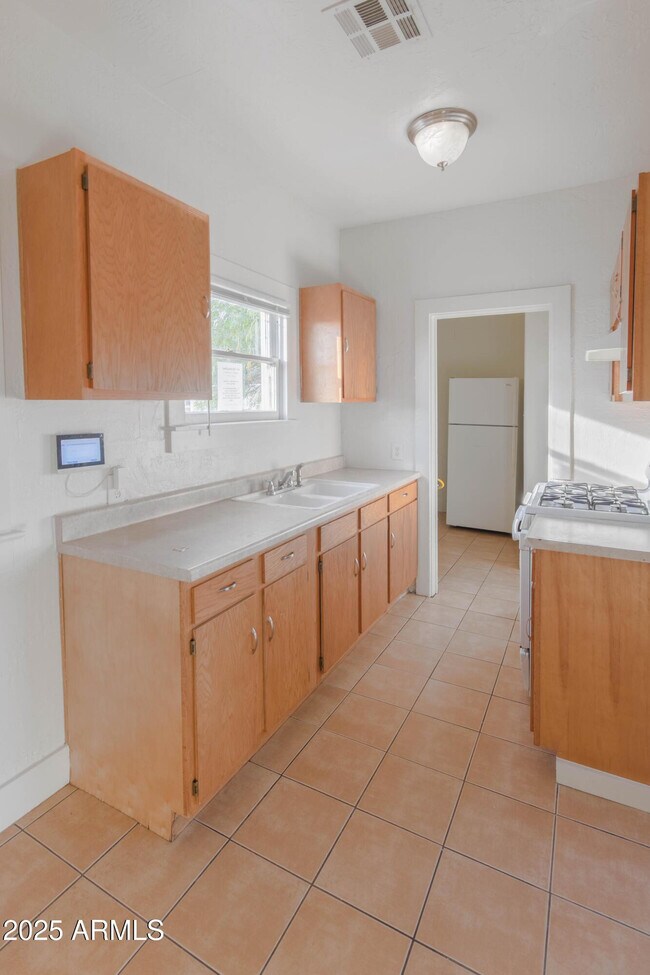 Photo - 2032 W Adams St Unit 3