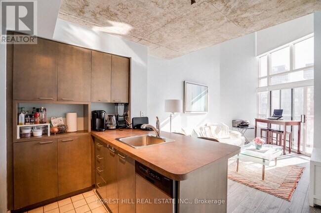 Photo - 255 Richmond St E Unit 824