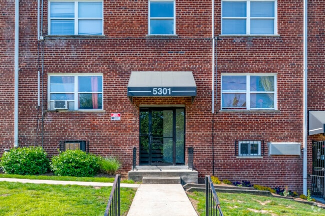 Entrance - Terrace Green