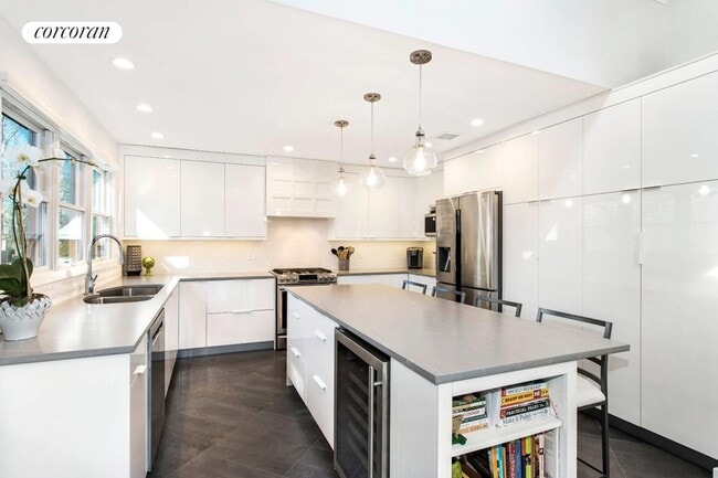 Building Photo - 1083 Sagg Rd