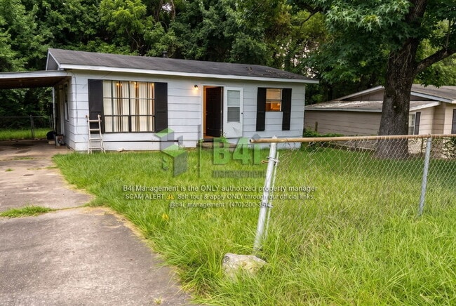 Photo - 2919 Lansing Ave
