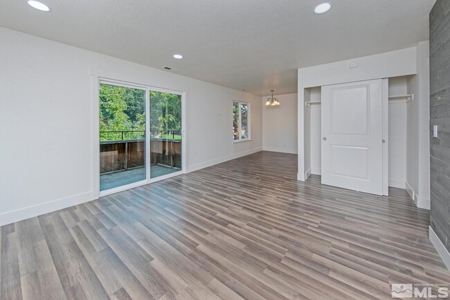 Family Room - 4606 Neil Rd Condo Unit 194