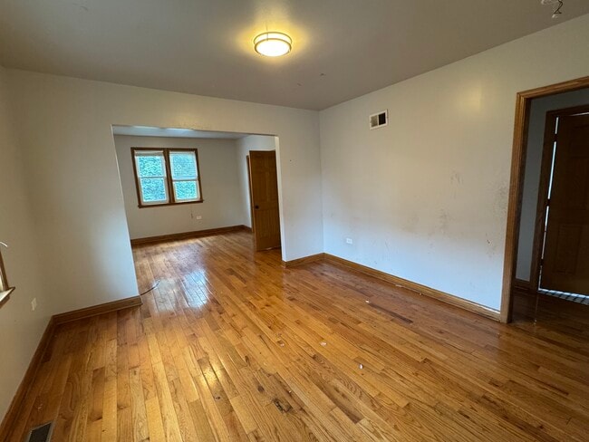 605 Forsythe Ave