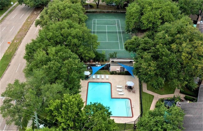 Photo - 13975 Hollowgreen Dr Condo Unit 1