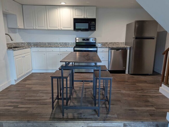 Photo - 2219 11th Ave W