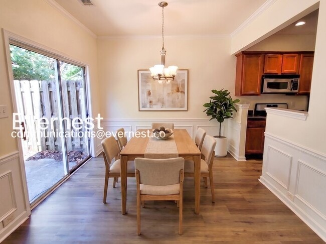 Building Photo - 3 Bed/2.5 Bath Townhome with Modern Amenities / Coming Soon!