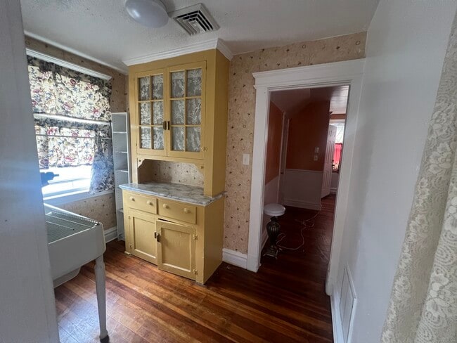 Photo - 1458 Dixwell Ave