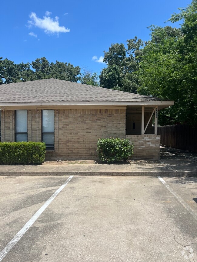 Front of Property - 1401 Lackey Ct Rental
