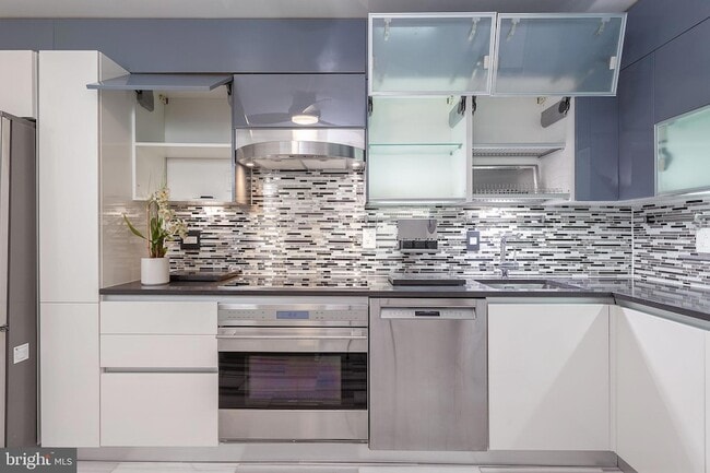 Photo - 5902 Mt Eagle Dr Unit 809