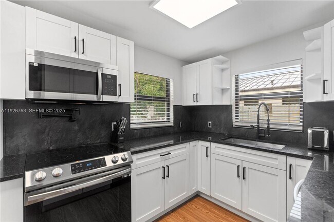 Building Photo - 601 SW 1st St