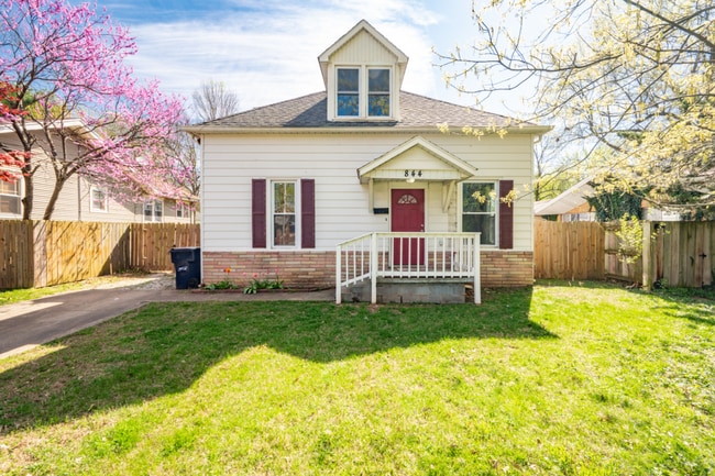 Building Photo - PRELEASING