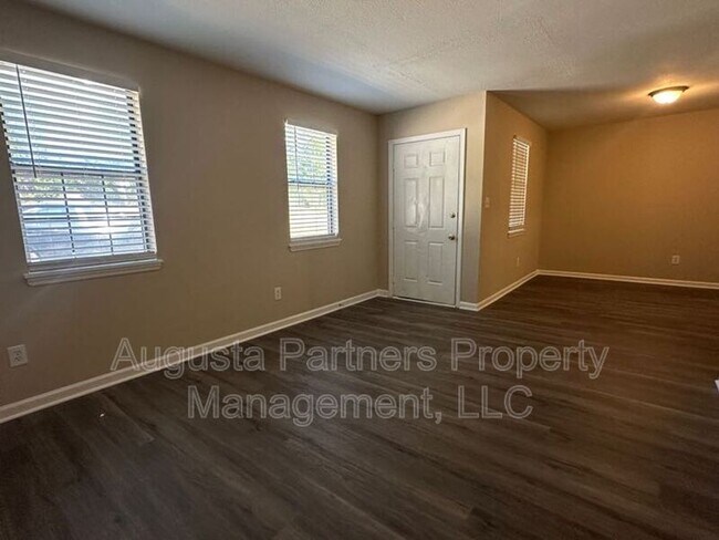 Photo - 132 Stoneybrooks Pl Unidad A