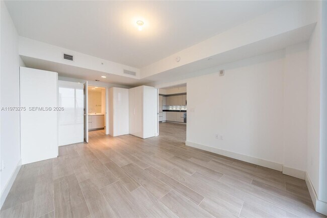 Photo - 1010 Brickell Ave Unidad 2908