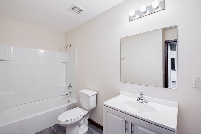 4340 W Loomis Apts