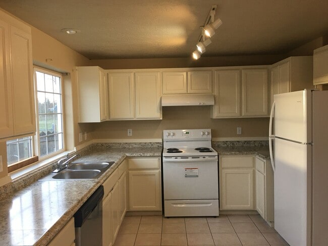 Photo - Updated Duplex -3 Bedroom 1.5 Bath - 4886 Fergus Avenue!