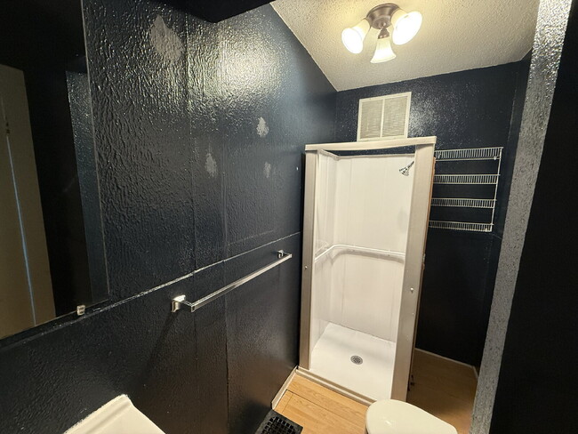 Photo - NW Side 1BR under $1000 Unit 3