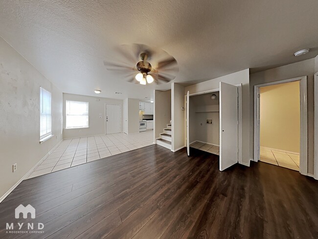 Photo - 314 Queens Ct N