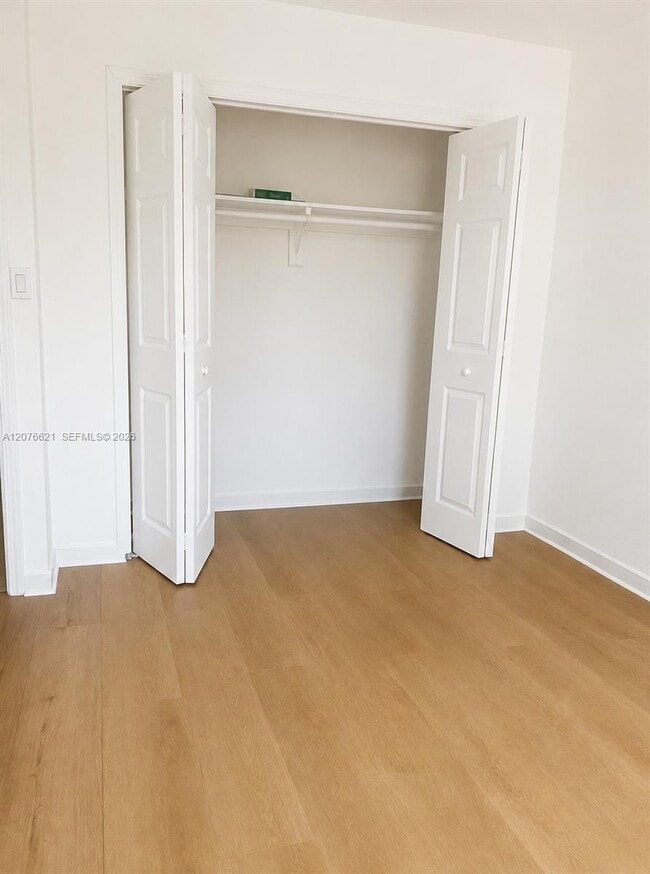 666 W 81st St Unit 103
