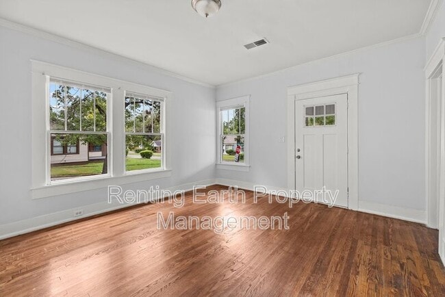 Photo - 5113 Farrell Ave