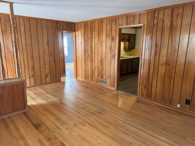 Photo - Adorable Waldo Location on Quiet Street