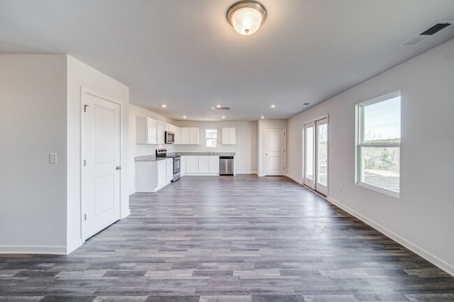 Photo - 300 Coverly Ct