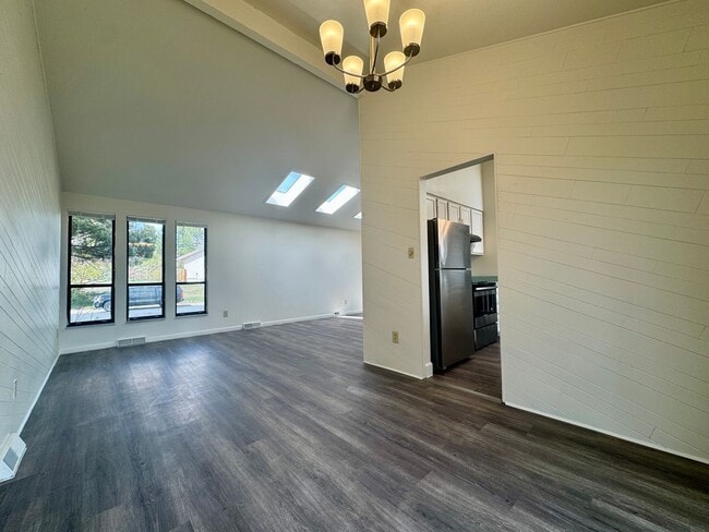 Photo - Beautiful 5 bedroom 2.5 bathroom home available NOW!!!