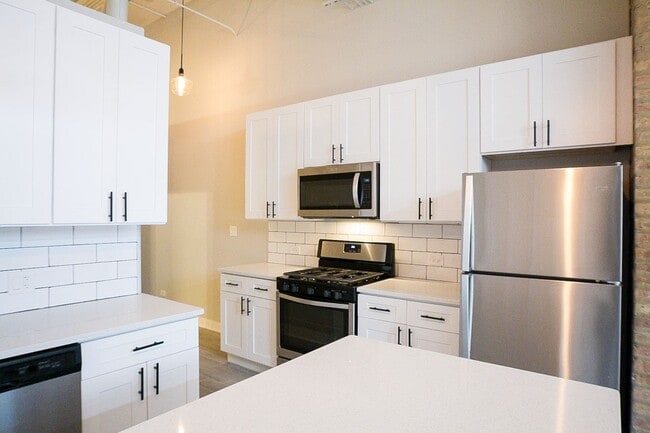 Photo - 4439 W Fullerton Ave Unidad SF