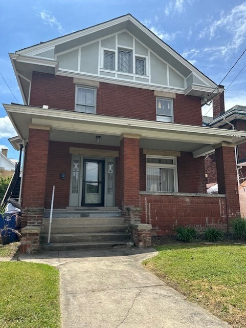1589 Lee St E - East End Historic Properties