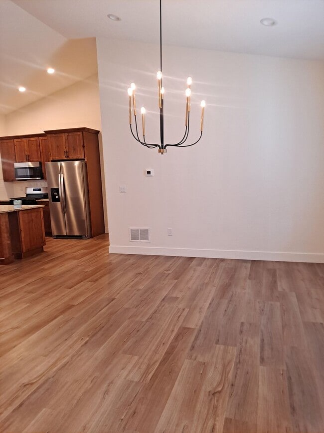 Photo - ALL PROSPECTIVE TENANTS MUST SUBMIT A $58 ...