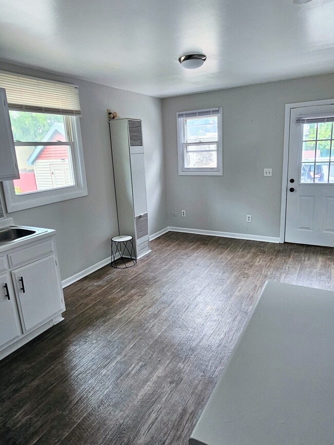 Building Photo - 317 E Church St Unit 3