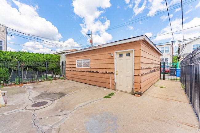 Photo - 4820 W Wolfram St Unit 2